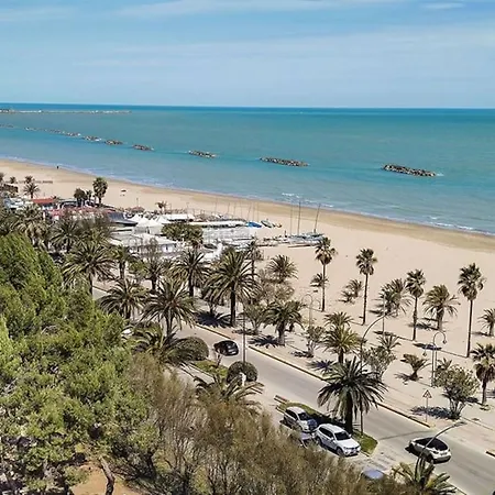 Accogliente Mansarda A Due Passi Dal Mare